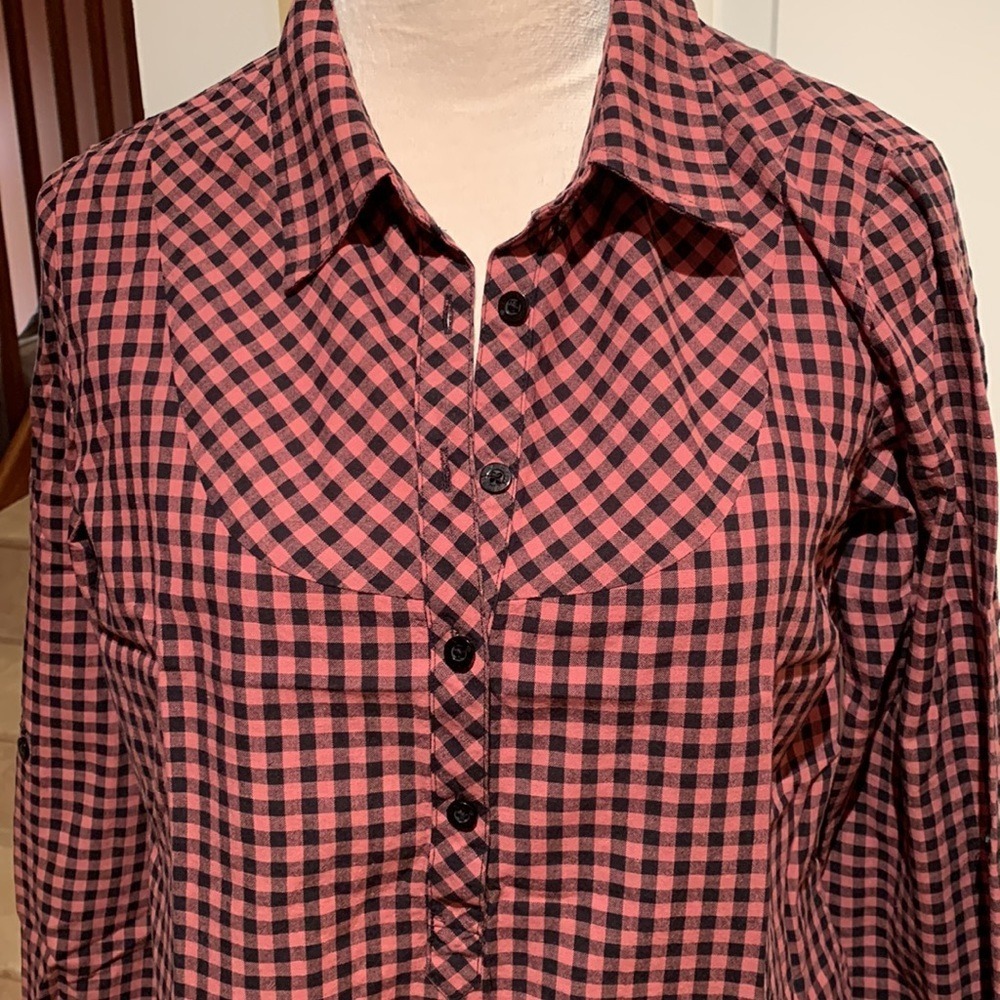 I‎ Heart Ronson, Gingham plaid Shirt. Size Large. Buttons on front.